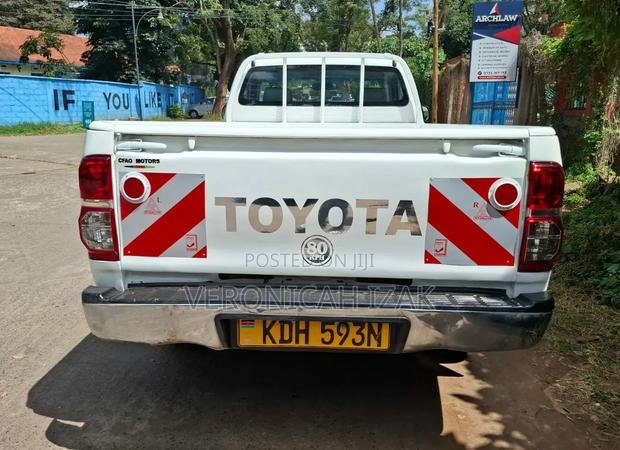 Toyota Hilux 2015 White