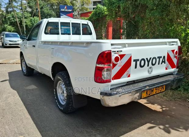 Toyota Hilux 2015 White