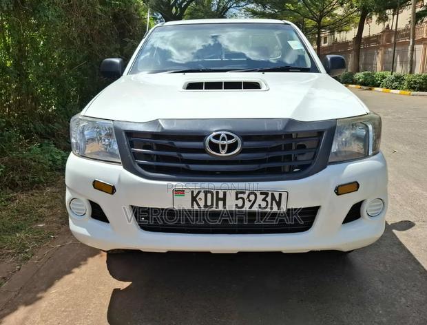 Toyota Hilux 2015 White