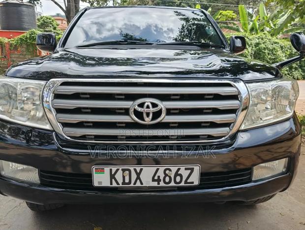 Toyota Land Cruiser 2010 Black