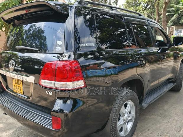 Toyota Land Cruiser 2010 Black