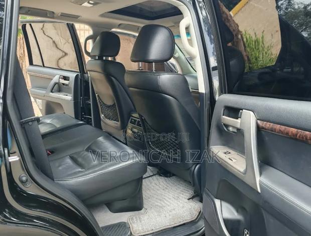 Toyota Land Cruiser 2010 Black