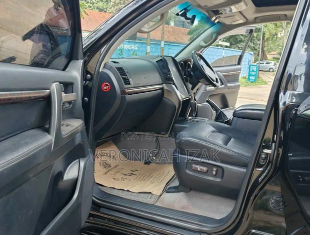Toyota Land Cruiser 2010 Black