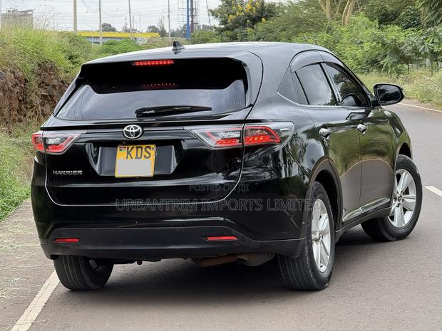 Toyota Harrier 2.0 2017 Black