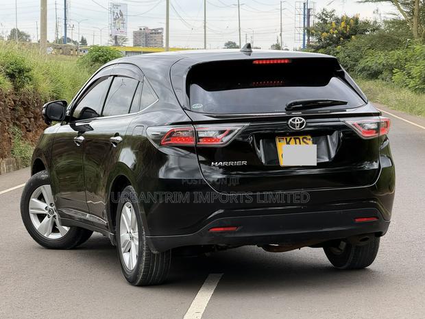 Toyota Harrier 2.0 2017 Black