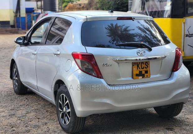 Toyota Vitz 2012 Silver