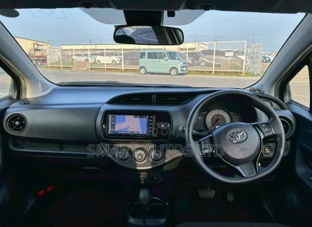 Toyota Vitz 2019 Silver