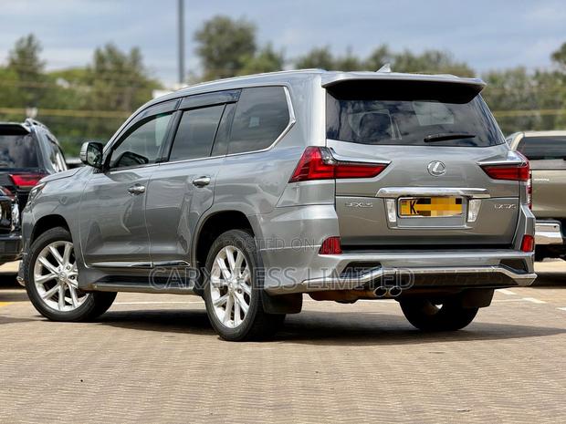 Lexus LX 570 AWD 2015 Silver