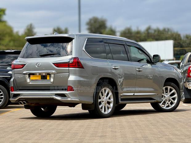 Lexus LX 570 AWD 2015 Silver