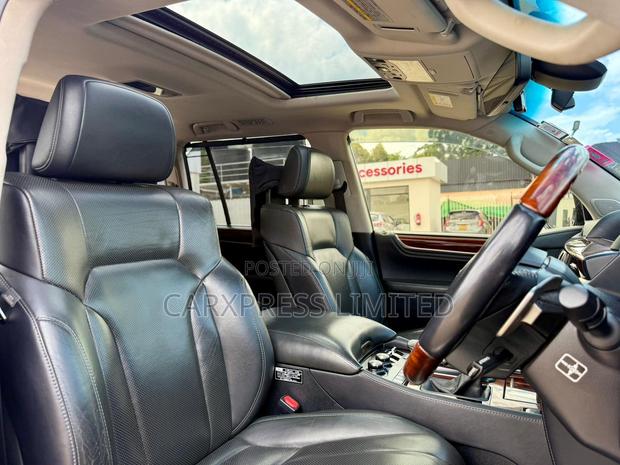 Lexus LX 570 AWD 2015 Silver