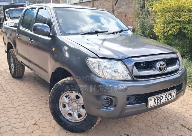 Toyota Hilux 2011 Gray