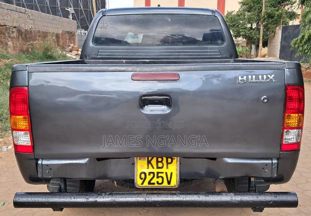 Toyota Hilux 2011 Gray