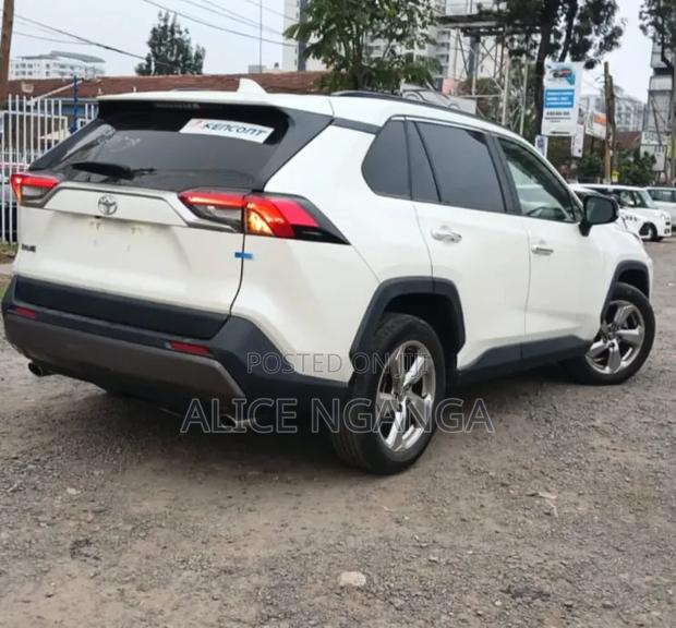 Toyota RAV4 Limited AWD 2019 White