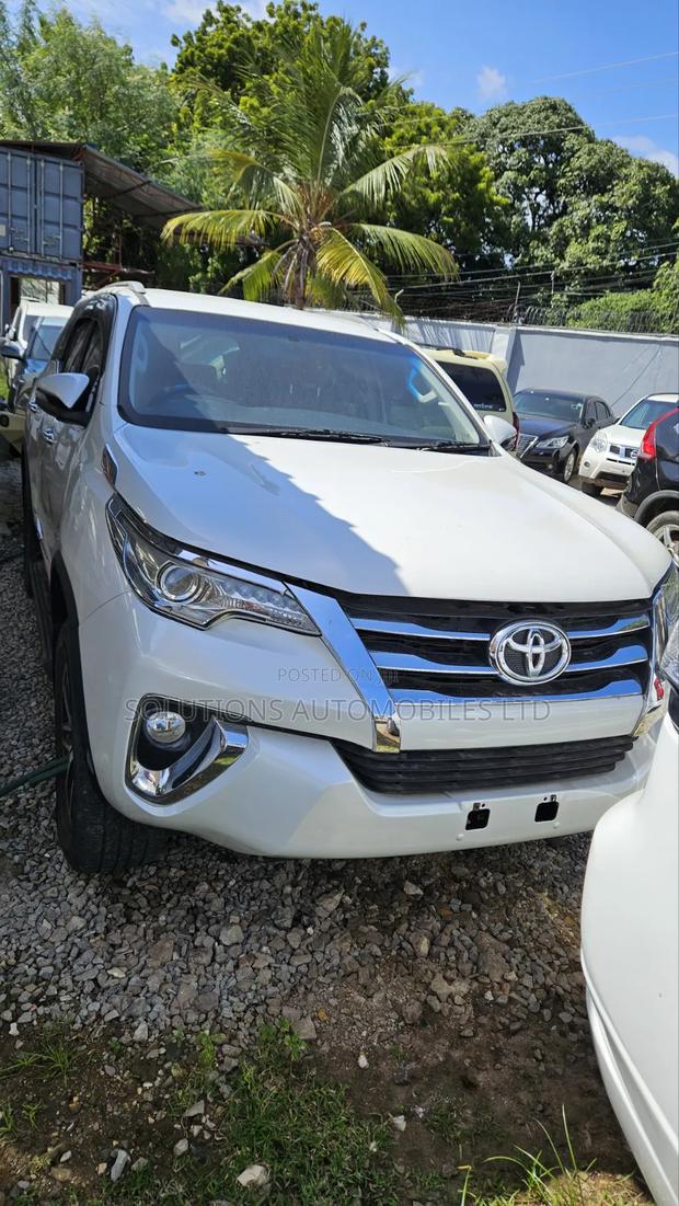 Toyota Fortuner 2.8 D AWD 2016 White