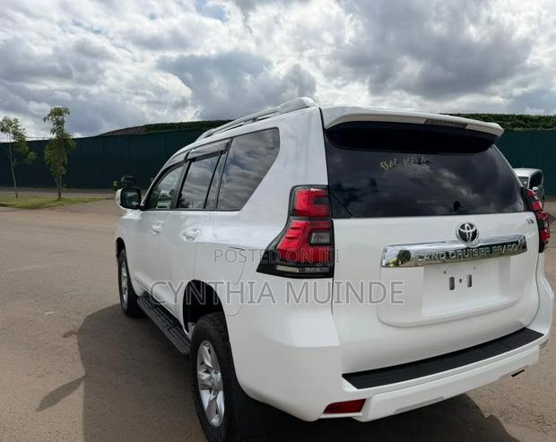 Toyota Land Cruiser Prado 2021 White