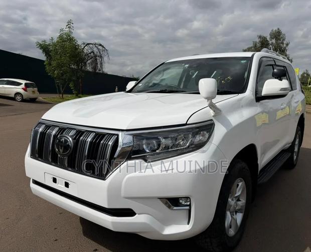 Toyota Land Cruiser Prado 2021 White