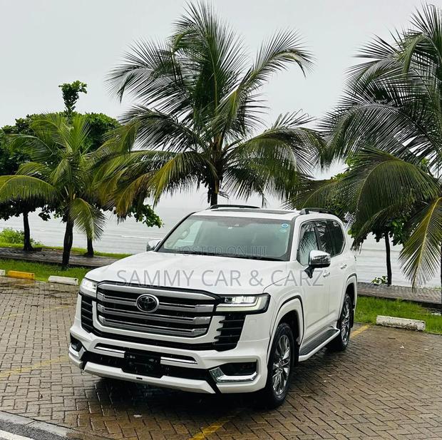 Toyota Land Cruiser 2022 White