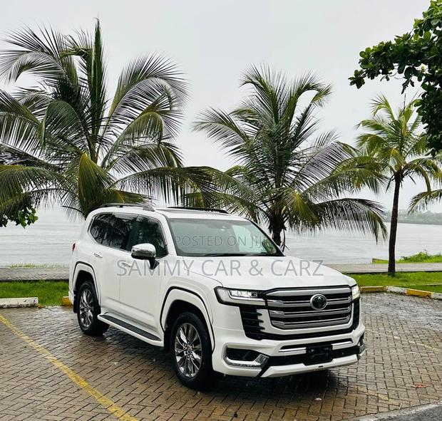 Toyota Land Cruiser 2022 White