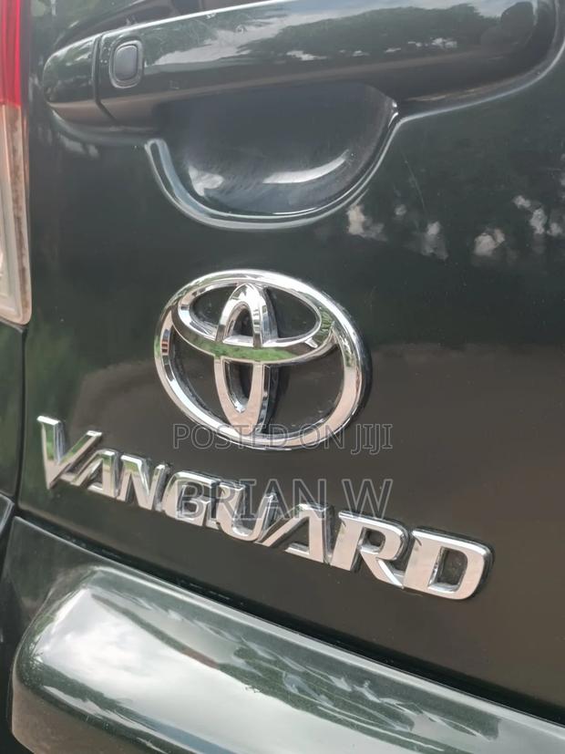 Toyota Vanguard 2011 Green