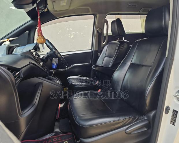Toyota Voxy 2017 White