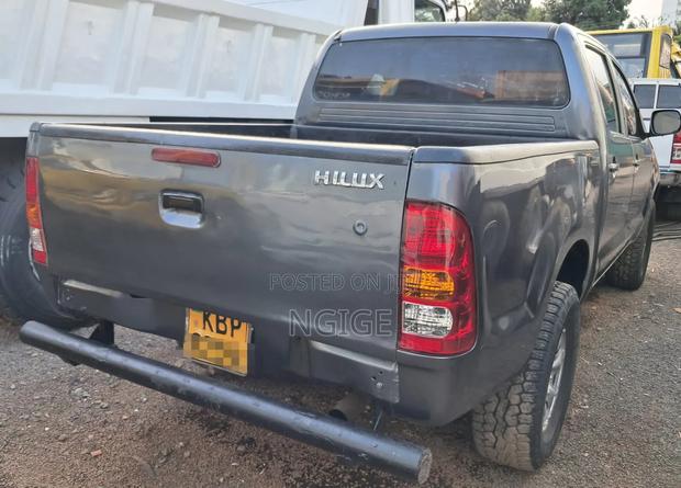 Toyota Hilux 2011 Gray