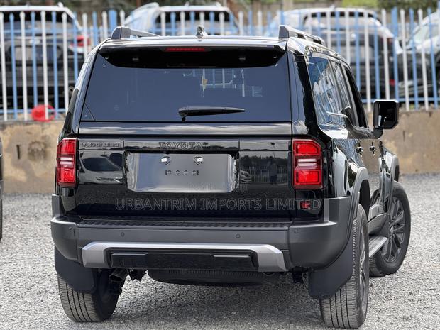 Toyota Land Cruiser Prado 2.8 2024 Black