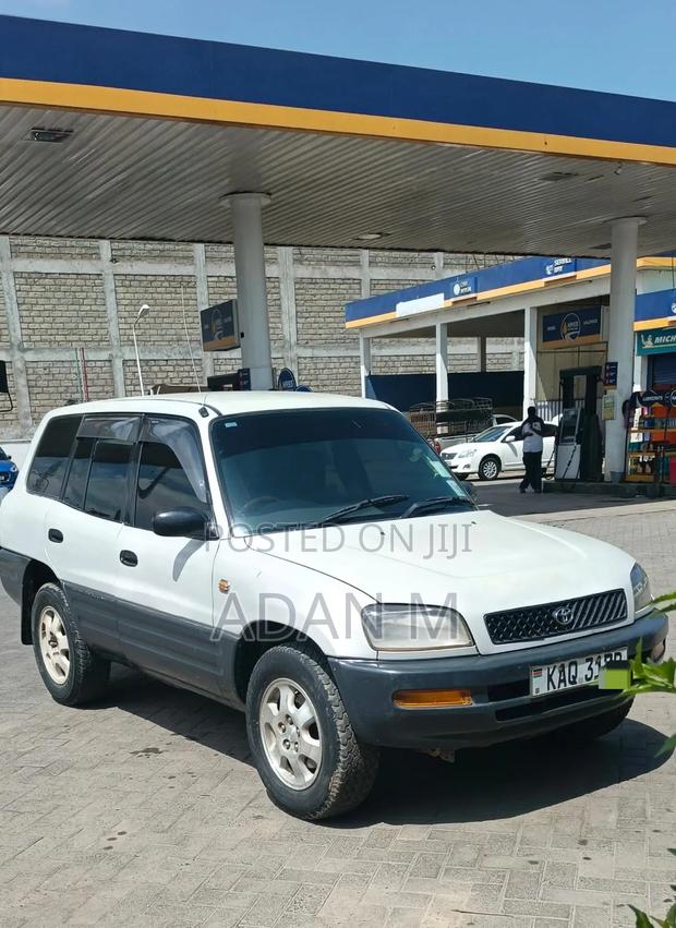 Toyota RAV4 1995 White