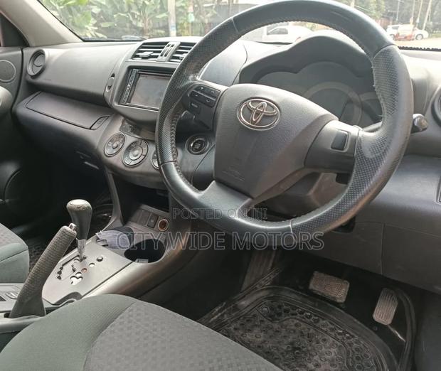 Toyota Vanguard 2010 Gray