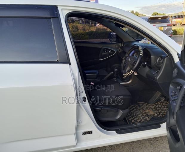 Toyota Vanguard 2010 White