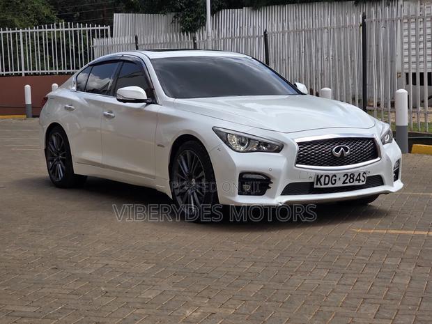 Nissan Skyline 2015 White