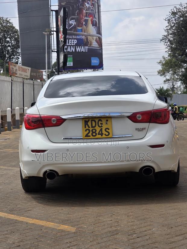 Nissan Skyline 2015 White