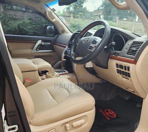 Toyota Land Cruiser Prado 2013