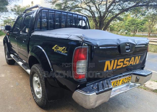 Nissan Hardbody 2011 Black