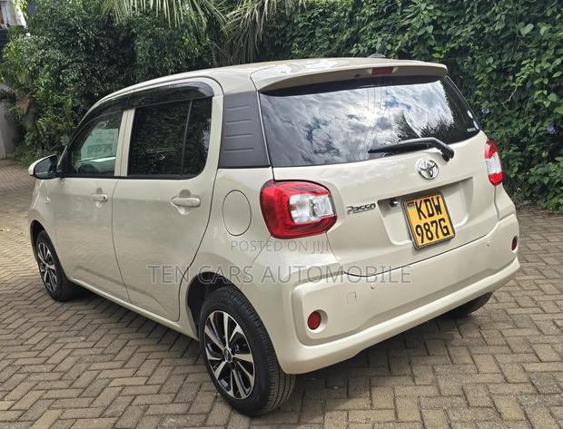 Toyota Passo 2018 Beige