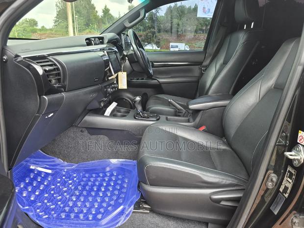 Toyota Hilux 2019 Black