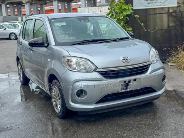 Toyota Passo 2019 Silver