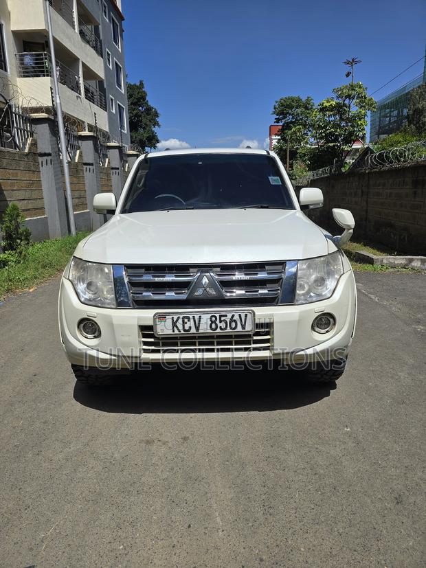Mitsubishi Pajero 2012 White