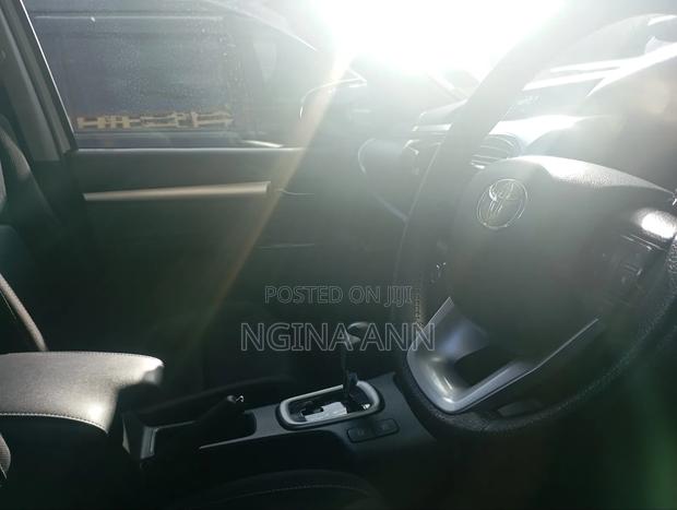 Toyota Hilux 2021 White