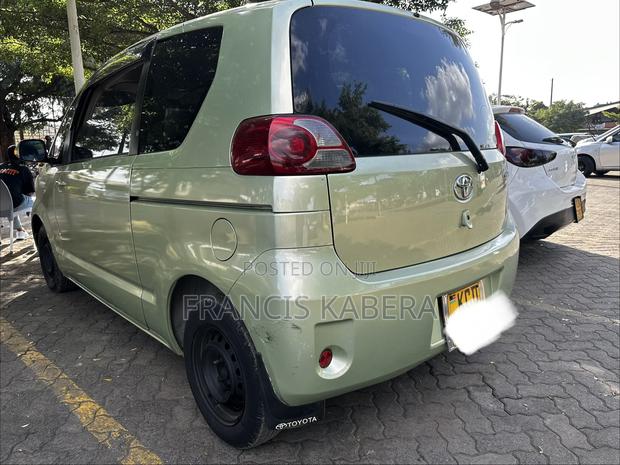 Toyota Porte 2007 Green