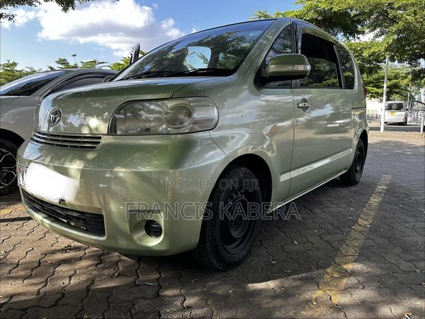 Toyota Porte 2007 Green