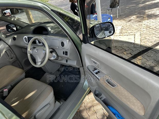 Toyota Porte 2007 Green