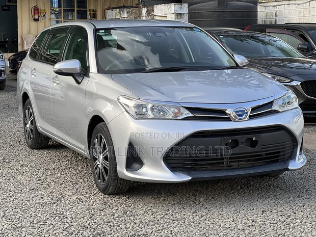 Toyota Corolla Fielder 1.5 Hybrid FWD 2020 Silver