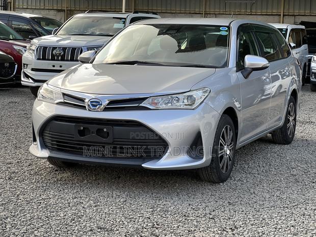 Toyota Corolla Fielder 1.5 Hybrid FWD 2020 Silver