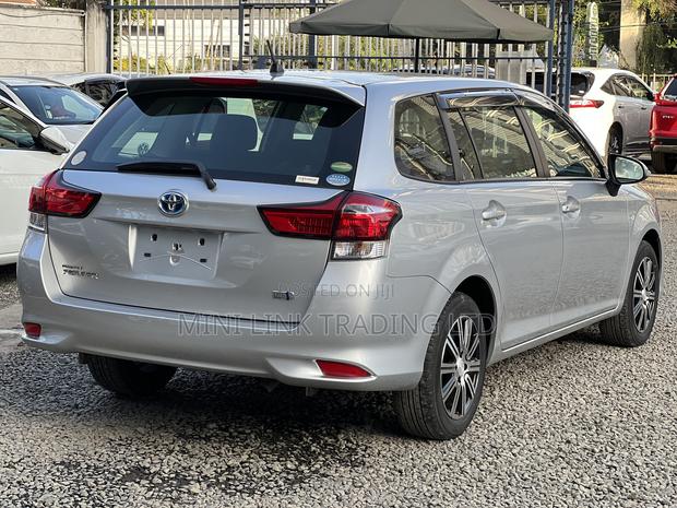 Toyota Corolla Fielder 1.5 Hybrid FWD 2020 Silver