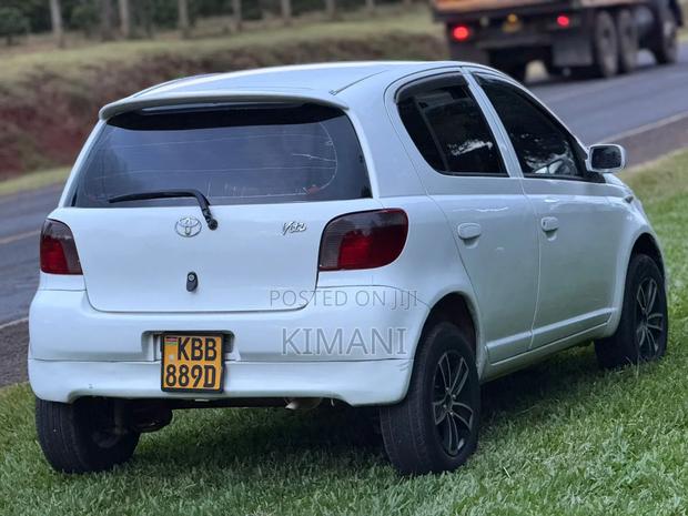 Toyota Vitz 2001 White