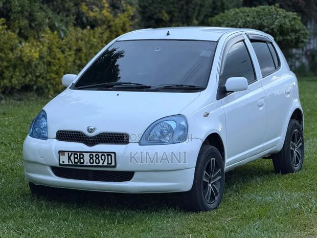 Toyota Vitz 2001 White
