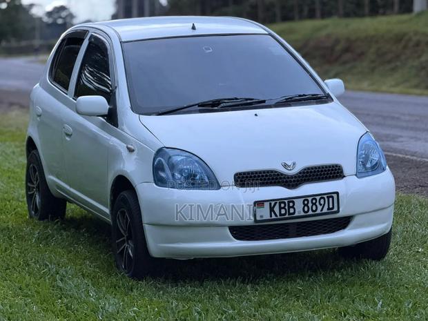 Toyota Vitz 2001 White
