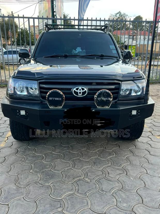 Toyota Land Cruiser 2004 Black