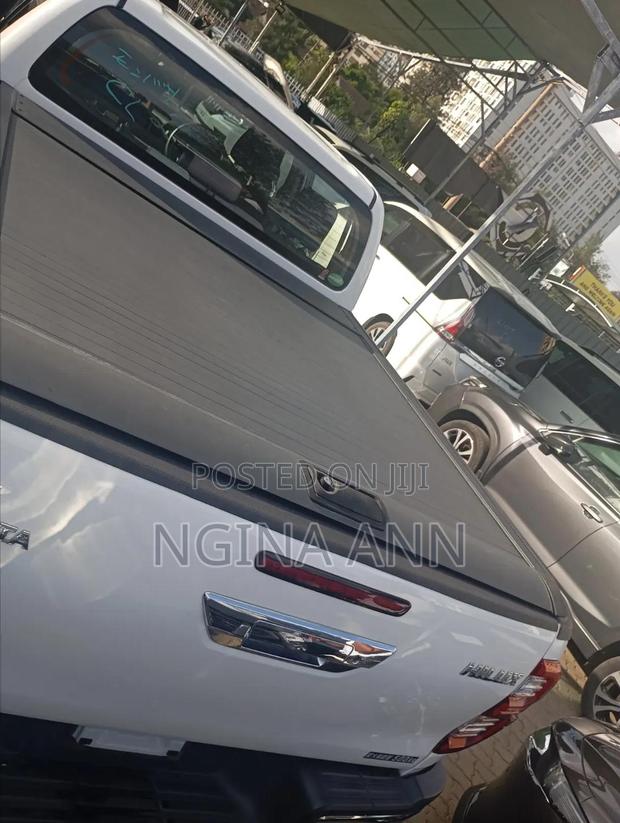 Toyota Hilux 2021 White
