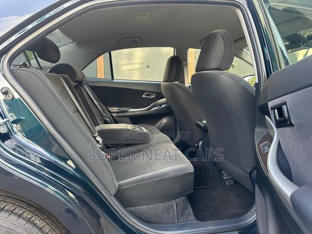 Toyota Premio 2018 Blue